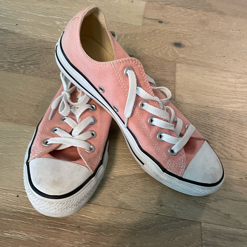 Pink low top converse